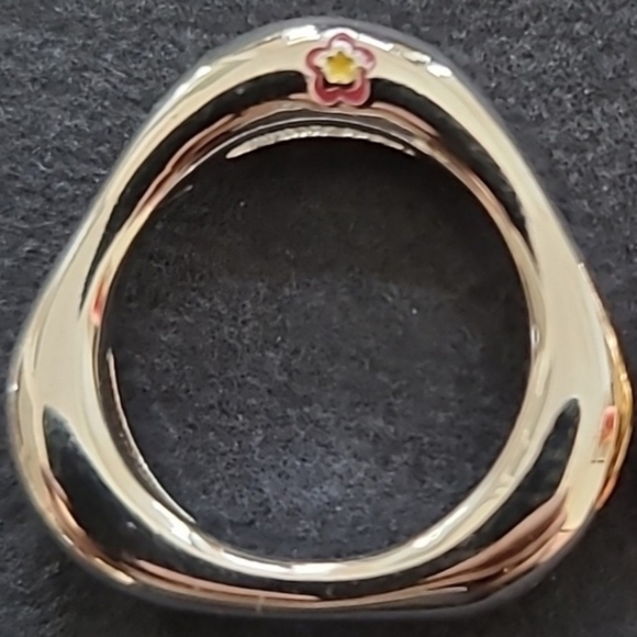 Set of 3 rings size 5 with exquisite flower enamel detail on each. - Picture 1 of 8